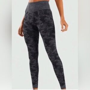 Gymshark Adapt Camo Seamless Leggings Black Gray 7/8 High Waist Size XS/S